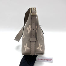 Load image into Gallery viewer, LV Bicolour CarryAll PM
