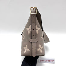 Load image into Gallery viewer, LV Bicolour CarryAll PM
