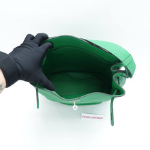 Load image into Gallery viewer, Hermes Bamboo Green So Kelly PHW (Stamp R)
