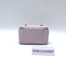 Load image into Gallery viewer, Chanel Pink Caviar Small Vanity Case (Serial 31)
