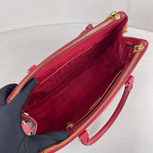 Load image into Gallery viewer, Prada Red Saffiano Totebag
