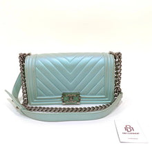 Load image into Gallery viewer, Chanel Chevron Boy Pearl Green SHW Serial 25
