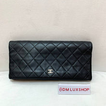 Load image into Gallery viewer, Chanel Black Clutch Serial 17
