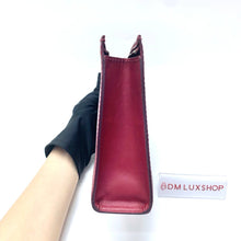 Load image into Gallery viewer, LV Epi Leather Toilette 19
